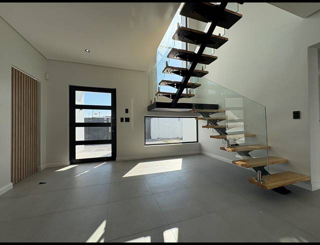 4 BEDROOM HOUSE FOR SALE IN SANDOWN